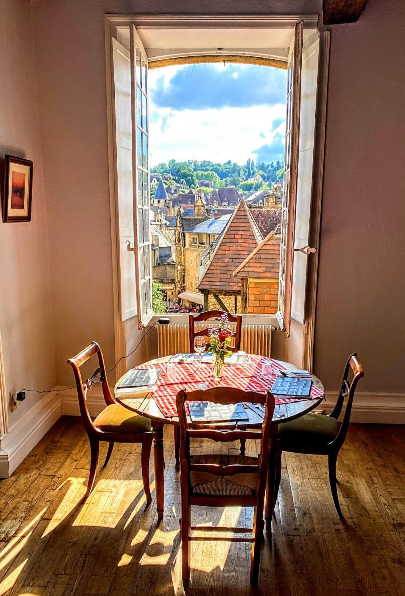 Centrally Located Sarlat Apartment With Medieval Town Views 외부 사진