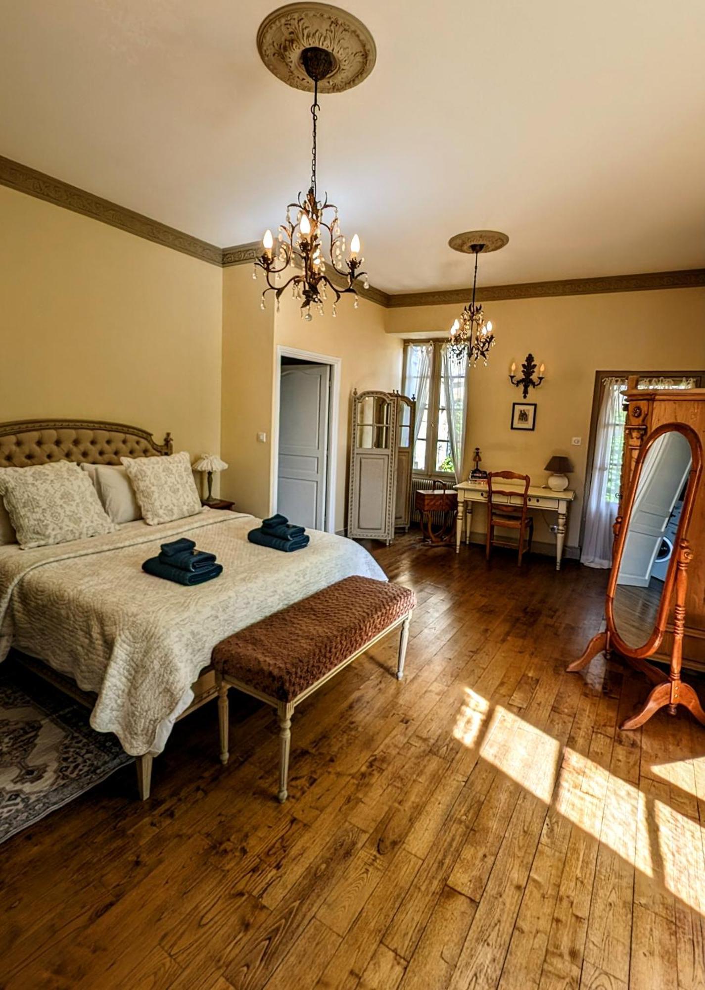 Centrally Located Sarlat Apartment With Medieval Town Views 외부 사진